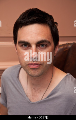 Richard Archer cantante della band inglese Hard Fi fotografato in Soho Londra Inghilterra. Foto Stock