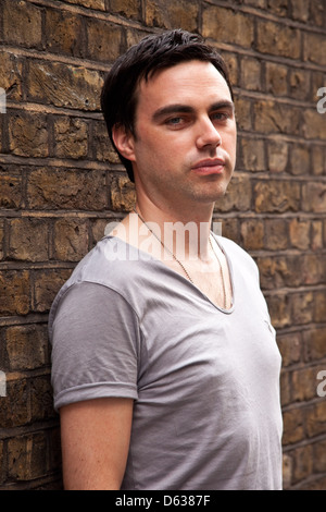 Richard Archer cantante della band inglese Hard Fi fotografato in Soho Londra Inghilterra. Foto Stock