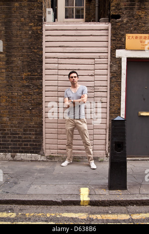 Richard Archer cantante della band inglese Hard Fi fotografato in Soho Londra Inghilterra. Foto Stock