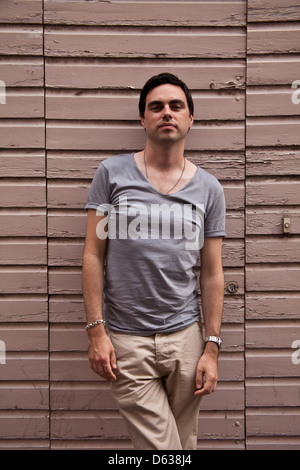 Richard Archer cantante della band inglese Hard Fi fotografato in Soho Londra Inghilterra. Foto Stock