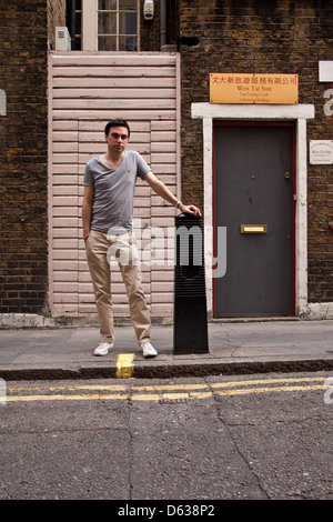 Richard Archer cantante della band inglese Hard Fi fotografato in Soho Londra Inghilterra. Foto Stock