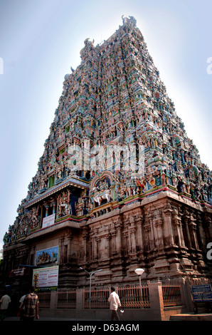 Madurai è un energico, antica città sul fiume Vaigai nel sud dello stato indiano del Tamil Nadu. Il suo skyline è dominato dal 14 gopuram colorati Foto Stock