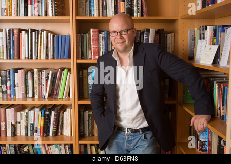 Toby, giovane giornalista britannico e autore, Londra Inghilterra. Foto Stock