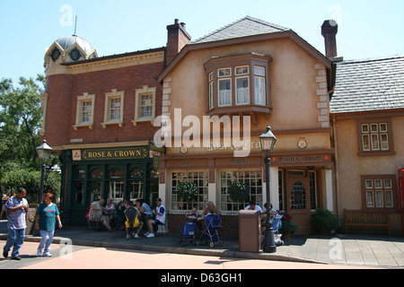 Il Rose & Crown pub e sala da pranzo che serve piatti Inglesi tradizionali, come pure la birra e ale in Epcot, Disney World, Florida. Foto Stock