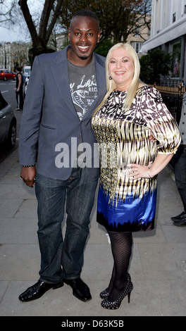 Vanessa Feltz e Ben Ofoedu arrivano al book launch party per 'Kelly Hoppen idee" tenutosi presso la spiaggia coperta Babilonia a Londra Foto Stock