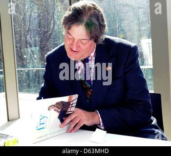 Stephen Fry alla nona Glenn Gould Premio conferenza stampa tenutasi presso il Regio Conservatorio di Musica Leslie e Anna Dan Foto Stock