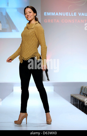 Emmanuelle Vaugier 'cuore verità' fashion show prova tenutasi presso l'Carlu Toronto, Canada - 24.03.11 Foto Stock
