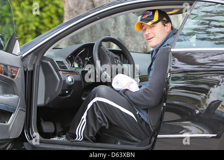 Brendan Fraser è tutto sorrisi come egli lascia la casa del suo personal trainer dopo aver lavorato fuori di Los Angeles, California - Foto Stock