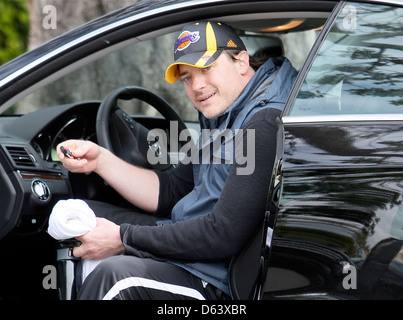 Brendan Fraser è tutto sorrisi come egli lascia la casa del suo personal trainer dopo aver lavorato fuori di Los Angeles, California - Foto Stock