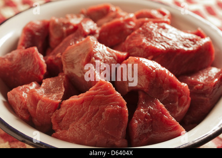 Chuck steak tagliati e rifilati per stufato di carne Foto Stock