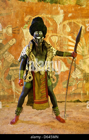 Ballerino Maya in rappresentanza di Ek Chuah, Dio del cacao. Xcaret, Riviera Maya, Yucatan, Messico. Foto Stock