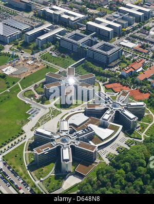 FILE - Un archivio foto datata 08 maggio 2012 mostra una vista aerea della sede della società di software SAP AG a Walldorf in Germania. SAP di azionisti si riunirà per la società della riunione generale annuale a Mannheim il 23 maggio 2012. Foto: Uwe Anspach Foto Stock