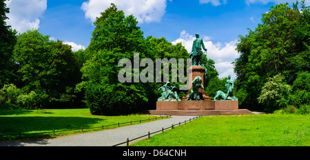 Panorama con Bismarck memorial nel parco Tiergarten di Berlino, Germania Foto Stock