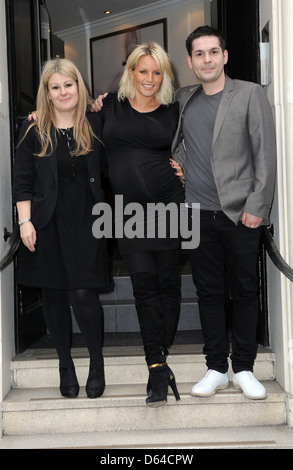 Davinia Taylor e di sua madre al Taylor Made salone di ricevimento di lancio. Londra, Inghilterra - 15.03.11 Foto Stock