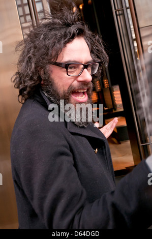 Volo della stella CONCHORDS JEMAINE Clemente è stato lasciato coperto in una bevanda calda il martedì (15Mar11) dopo un alterco riscaldato Foto Stock