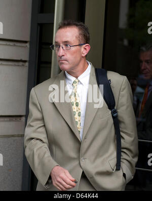 Brian McNamee si diparte a U.S. La corte distrettuale di Washington, D.C. seguendo il suo primo giorno di testimonianza contro ex New York Yankee lanciatore Roger Clemens Lunedì, 14 maggio 2012..Credit: Ron Sachs / CNP.(restrizione: NO New York o New Jersey o giornali quotidiani nel raggio di 75 miglia da New York City) Foto Stock