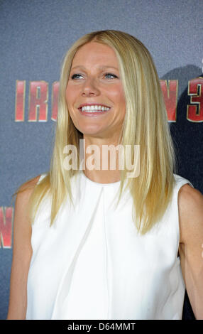 Monaco di Baviera, Germania. Il 12 aprile 2013. Noi attrice Gwyneth Paltrow pone per la telecamera in Hotel Bayerischer Hof a Monaco di Baviera, Germania, 12 aprile 2013. Gwyneth Paltrow e Robert Downey Jr. ha presentato il loro nuovo film "Iron Man 3', che è presentato in tedesco cinema il 01 maggio 2013. Foto: Ursula DUEREN/dpa/Alamy Live News Foto Stock