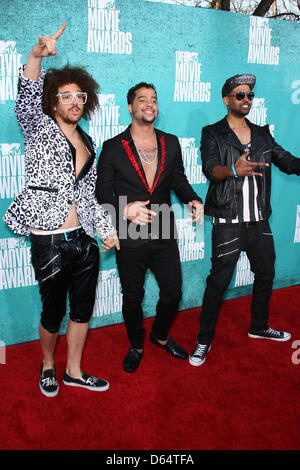 Musicisti Anders Holm (l-r), Adam DeVine e Blake Anderson di 'LMFAO' arrivano sul tappeto rosso del 2012 MTV Movie Awards a Anfiteatro di Gibson in città universale, USA, il 03 giugno 2012. Foto: Hubert Boesl Foto Stock