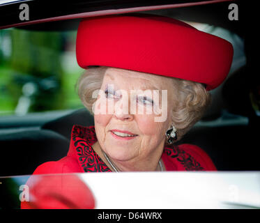 La regina Beatrice dei Paesi Bassi assiste il centesimo anniversario incontro olandese di autorità locali società (VNG-Vereniging Nederlandse Gemeenten) all'Aia, Paesi Bassi, 5 giugno 2012. Foto: Patrick van Katwijk / Paesi Bassi fuori Foto Stock