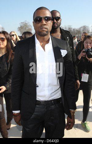 Kanye West settimana della moda di Parigi pronto a indossare Autunno/Inverno 2011 - Chanel - arrivi al di fuori di Parigi, Francia - 08.03.11 Foto Stock