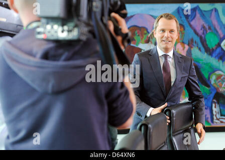 Il Ministro tedesco della Salute Daniel Bahr (FDP) assiste la riunione di gabinetto presso la Federal Chanceelery a Berlino, Germania, 06 giugno 2012. Il cabinet ha concordato sulla controversa Betreuungsgeld babysitting (denaro). I genitori che si prendono cura dei loro bambini piccoli stessi e non fanno uso di un asilo nido di stato o giorno madre sarà in futuro ricevere il denaro per l'infanzia. Foto: MAURIZIO Foto Stock