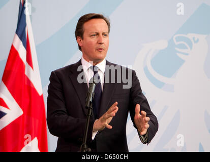 Primo Ministro britannico David Cameron dà una conferenza stampa congiunta presso la cancelleria federale a Berlino, Germania, 07 giugno 2012. Foto: KAY NIETFELD Foto Stock