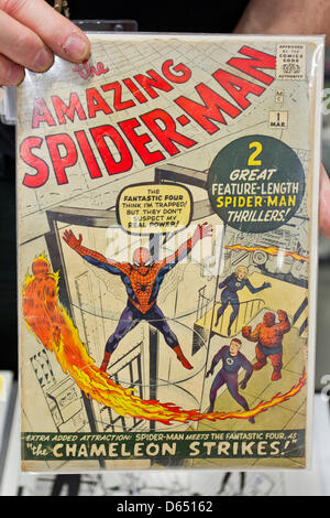 Un oggetto da collezione, una prima edizione del fumetto Marvel Spider-Man, vale la pena di 1.800 euro, è in mostra presso il fumetto esposizione "International Comic Salon' in Erlangen, Germania, il più importante forum per la graphic novel e fumetti fino al 10 giugno. Foto: DANIEL KARMANN Foto Stock