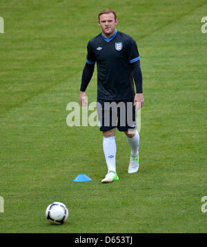 L'Inghilterra del Wayne Rooney durante una sessione di allenamento della nazionale inglese di calcio team presso Donbass Arena a Donetsk, Ucraina, 10 giugno 2012. Foto: Thomas Eisenhuth dpa (si prega di fare riferimento ai capitoli 7 e 8 del http://dpaq.de/Ziovh per UEFA EURO 2012 Termini & Condizioni) +++(c) dpa - Bildfunk+++ Foto Stock