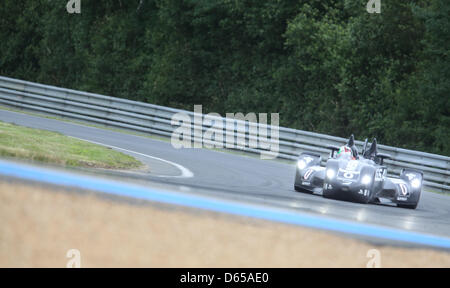 La Nissan ala delta di Highcroft Racing, partendo della concorrenza come un prototipo, con driver di Marino Franchitti, Michael Krumm e Satoshi Motoyama in azione durante le qualifiche per l'ottantesimo 24 ore gara di Le Mans sul Circuito de la Sarthe in Le Mans, Francia 14 giugno 2012. Foto: Florian Schuh dpa Foto Stock