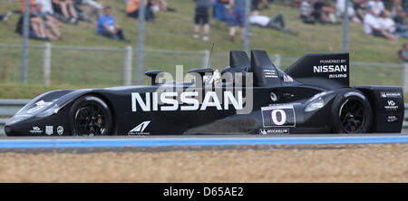 La Nissan ala delta di Highcroft Racing, partendo della concorrenza come un prototipo, con driver di Marino Franchitti, Michael Krumm e Satoshi Motoyama in azione durante le qualifiche per l'ottantesimo 24 ore gara di Le Mans sul Circuito de la Sarthe in Le Mans, Francia 14 giugno 2012. Foto: Florian Schuh dpa Foto Stock