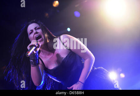 Il cantante della US-alternative rock band Evanescence Amy Lee, esegue sul palco con la sua band presso la Zitadelle concerto a Berlino, Germania, 15 giugno 2012. Foto: Matthias esitano di fronte Foto Stock