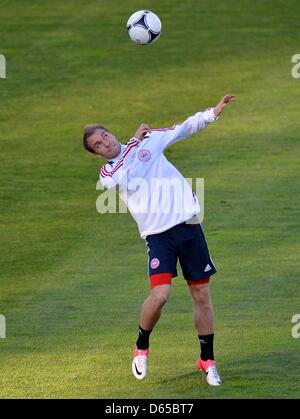 La Danimarca Christian Eriksen durante una sessione di formazione del Danish National Soccer team in Ukraina stadium di Lviv, Ucraina, 16 giugno 2012. Foto: Thomas Eisenhuth dpa (si prega di fare riferimento ai capitoli 7 e 8 del http://dpaq.de/Ziovh per UEFA EURO 2012 Termini & Condizioni) +++(c) dpa - Bildfunk+++ Foto Stock