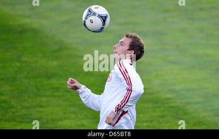 La Danimarca Christian Eriksen durante una sessione di formazione del Danish National Soccer team in Ukraina stadium di Lviv, Ucraina, 16 giugno 2012. Foto: Thomas Eisenhuth dpa (si prega di fare riferimento ai capitoli 7 e 8 del http://dpaq.de/Ziovh per UEFA EURO 2012 Termini & Condizioni) +++(c) dpa - Bildfunk+++ Foto Stock