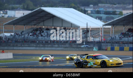 L'LM GTE Pro classe Corvette C6 ZR1 della Corvette Racing con i piloti Antonio Garcia, Jan Magnussen e Giordania Taylor in azione durante l'ottantesimo 24 ore gara di Le Mans sul Circuito de la Sarthe in Le Mans, Francia 16 giugno 2012. Foto: Florian Schuh dpa +++(c) dpa - Bildfunk+++ Foto Stock