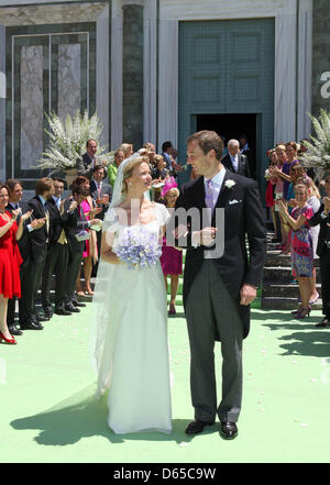 Dutch la Principessa Maria Carolina de Bourbon de Parme (L) e Albert Brenninkmeijer lasciare la Basilica di San Miniato al Monte dopo il loro matrimonio a Firenze (Italia), 16 giugno 2012. Foto: Albert Nieboer - PAESI BASSI FUORI Foto Stock