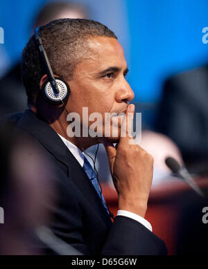 Il presidente statunitense Barak Obama partecipa alla prima riunione del vertice G20 di Losa Cabos, Messico, 18 giugno 2012. I capi di Stato e di Governo del G20 si sono riuniti per una due giorni del Vertice nell'esclusiva località balneare sulla costa del Pacifico. Foto: Peer Grimm Foto Stock