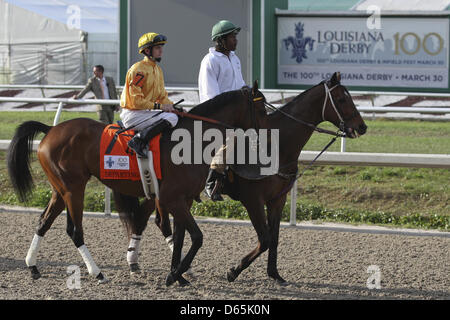 Marzo 30, 2013 - New Orleans, Louisiana, Stati Uniti - Uscire cavalcato da Brian Hernandez, Jr. termina terzo al centesimo in esecuzione della Louisiana Derby partecipazioni alla fiera Race Course a New Orleans, Louisiana su Marzo 30, 2013. (Credito Immagine: © Jarrod Monaret/Eclipse Sportswire/eclipse/ZUMAPRESS.com) Foto Stock