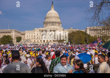 Washington DC, Stati Uniti d'America. Il 10 aprile 2013. Riforma dell immigrazione al rally di U.S. Capitol, il 10 aprile 2013. Credito: Rob Crandall / Alamy Live News Foto Stock