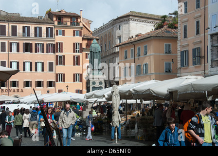 Roma, Italia. Una vista di Campo de' Fiori nel Centro Storico. 2013. Foto Stock