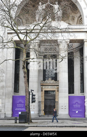 Aldwych, Londra, Regno Unito. Il 12 aprile 2013. Ex edificio della BBC Bush House di Aldwych è ora in fase di ristrutturazione per uso come spazio office come parte di Aldwych trimestre. Credito: Matteo Chattle/Alamy Live News Foto Stock