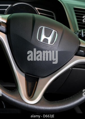 Honda volante close up con SRS AIRBAG e avvisatore acustico Foto Stock