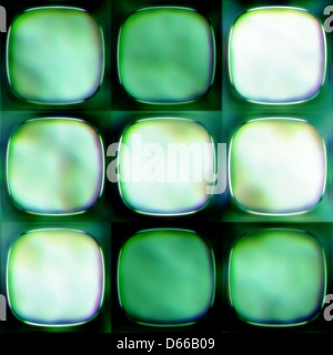 Un design dello sfondo senza cuciture con vetro tagliato in tonalità verdi. L'immagine mostra intricati lavori in vetro con superfici lisce e riflettenti, evidenziando la bellezza del vetro decorativo in un contesto di design moderno. Foto Stock