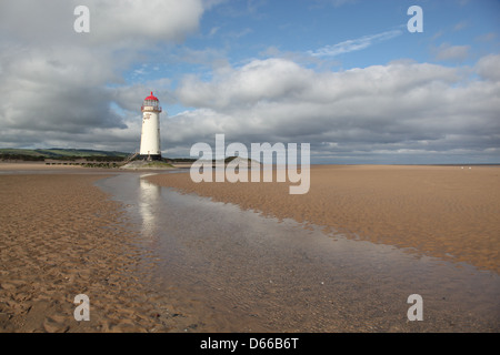 Punto di Ayr Talacre Lighthouse Flintshire Galles del Nord Dee estuario Foto Stock