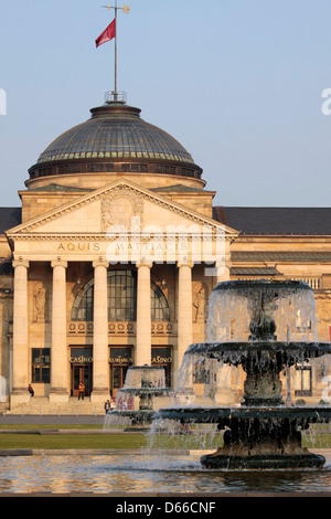 Casa Spa e fontana di Wiesbaden, Hesse, Germania Foto Stock