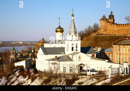 Chiesa di Elia Profeta e il Cremlino Nizhny Novgorod Russia Foto Stock