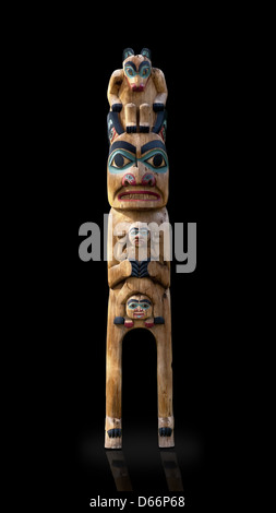 Il Clan ingresso di casa del Totem pole Foto Stock