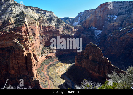 Vista di Big Bend da angeli pista di atterraggio. Parco Nazionale di Zion, Utah, Stati Uniti d'America. Foto Stock