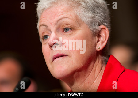 Gina McCarthy durante la sua audizione di conferma per condurre la Environmental Protection Agency (EPA). Foto Stock
