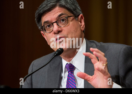 Il segretario al Tesoro Jack Lew testimonia nel corso di una audizione sull'anno fiscale 2014 bilancio federale. Foto Stock