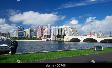 Il Flagler Memorial Bridge in West Palm Beach, Florida, Stati Uniti d'America. Foto Stock